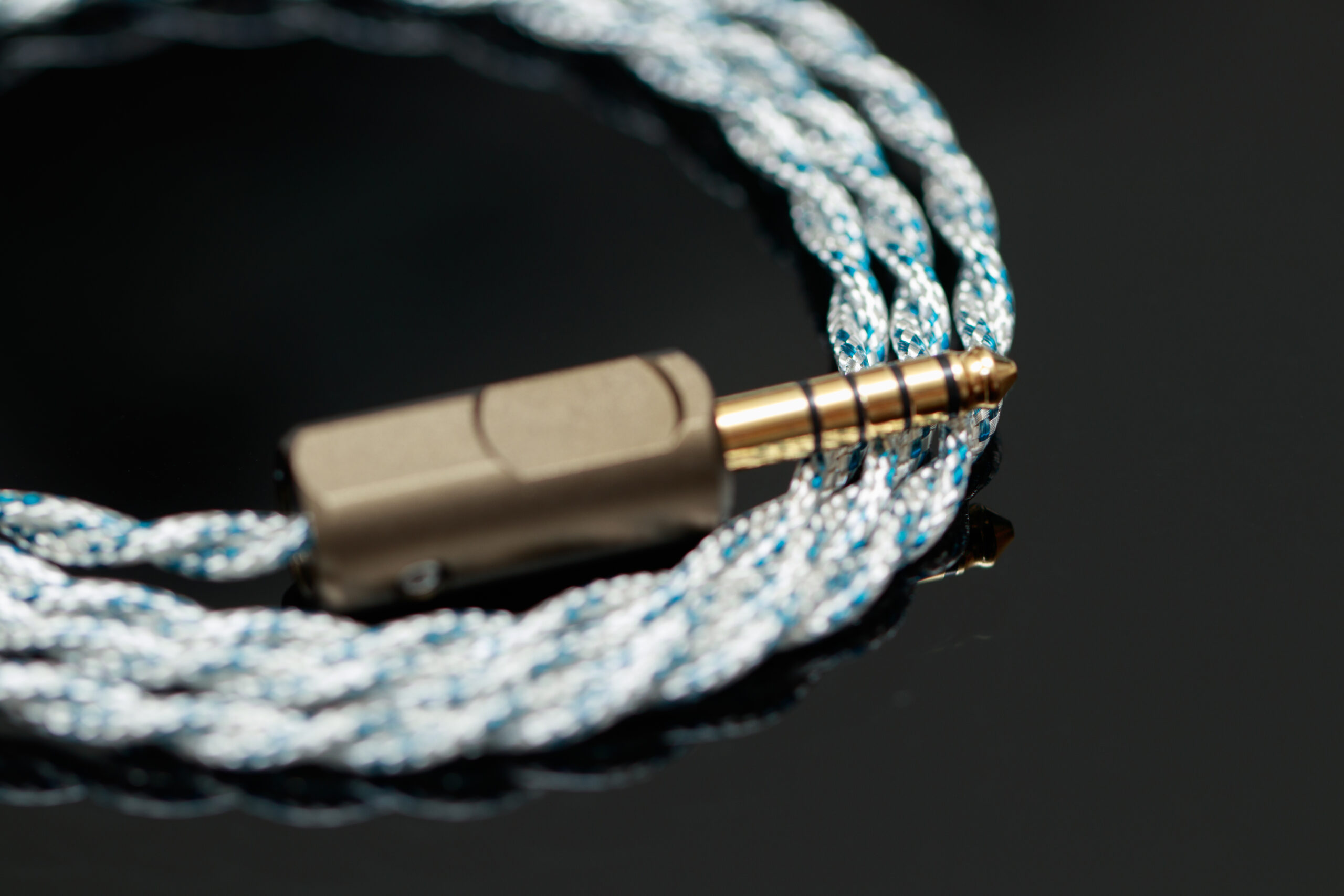 Absolute Zero S 4.4 mm balanced plug and braided SPC cable detail - สายอัพเกรดหูฟัง upgrade cable